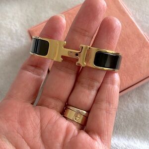 Designer inspo bangle H black